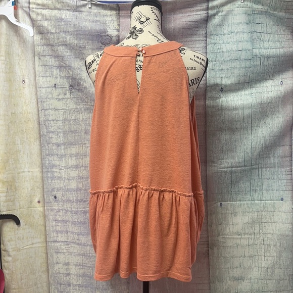 In excellent condition 2 Woman’s top. Old Navy XXL - Picture 9 of 16